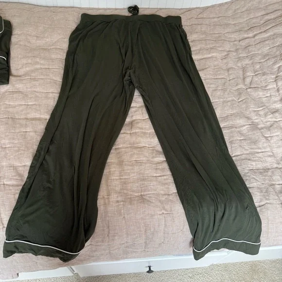 Cozy Earth Pajama Set in Green Size XL - Picture 9 of 16